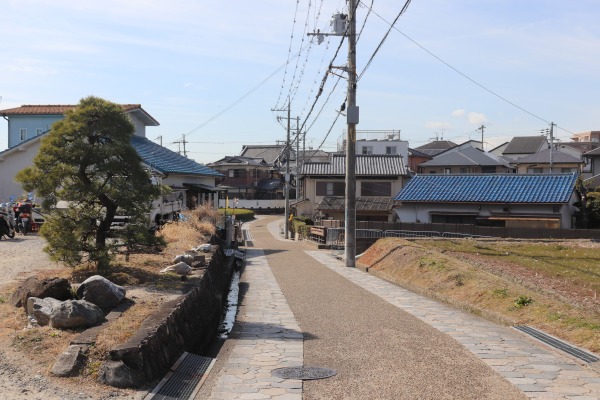 箕面を行く西国街道