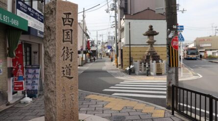 向日町の西国街道の石碑