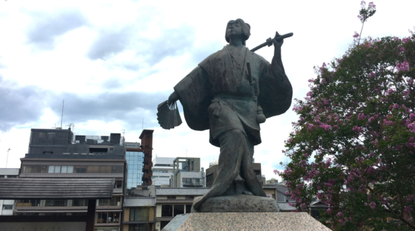 the statue of Izumo no Okuni