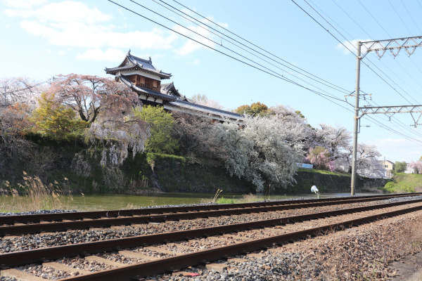 Kintetsu Line and Yamato Koriyama Castle.