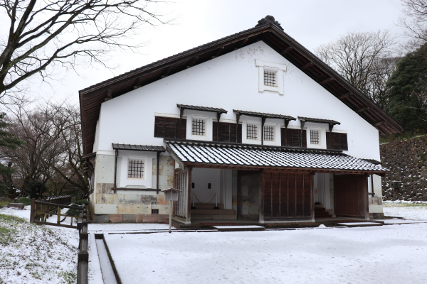 Turumaru Stroage House. One of thew few remaining original structures of the castle the date back to the Edo Period.