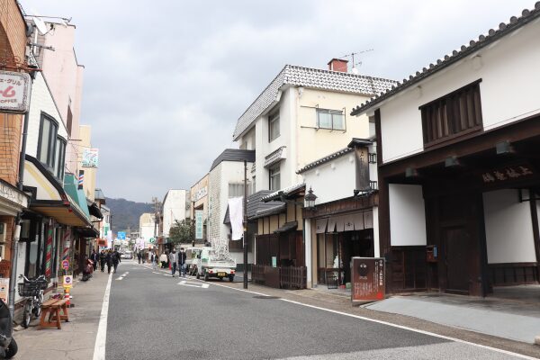 Ujibashi-dori Street where you can obtain great Uji tea