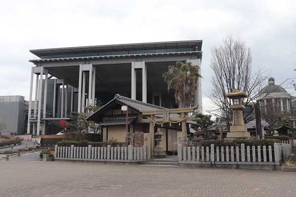 浪切ホールと浪切神社