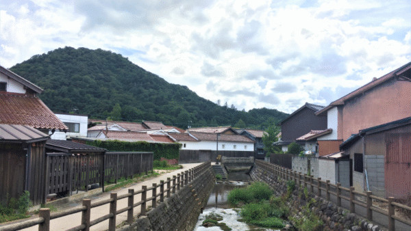 Kurayoshi Shirakaba dozo-gun and Mount Utsubuki