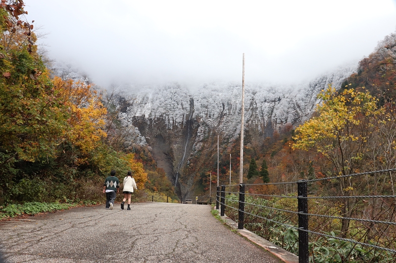 The trail to Shomyo Falls