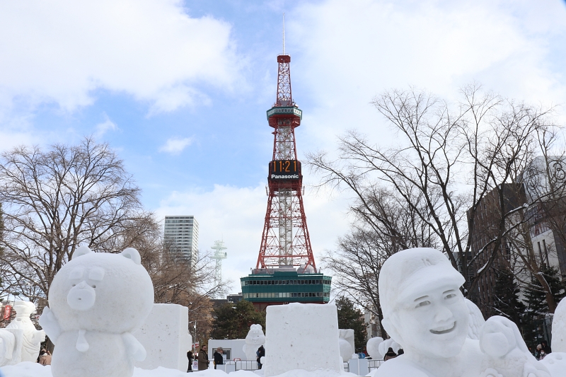 The statue of Sapporo terebi-to dabeya