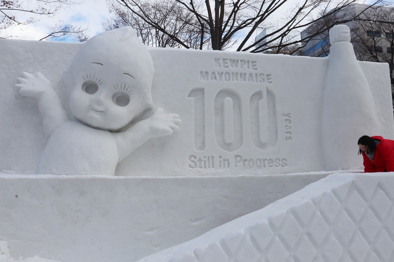 さっぽろ雪まつりのキューピーの雪像