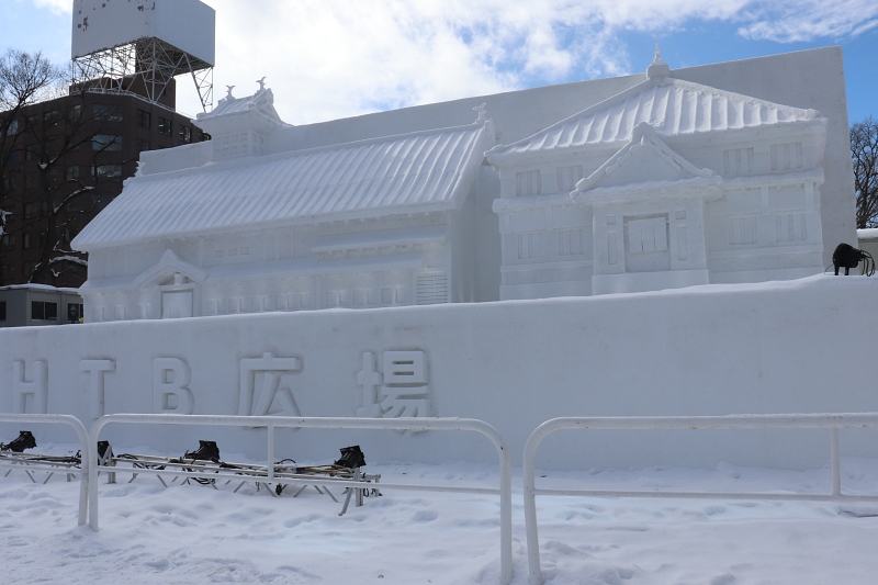 Snow statue of Ginrinso in Otaru 