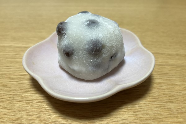 demachi futaba a popular Kyoto traditional mochi with salty beans and sweet anko, from Demachi Futaba near Demachiyanagi Station