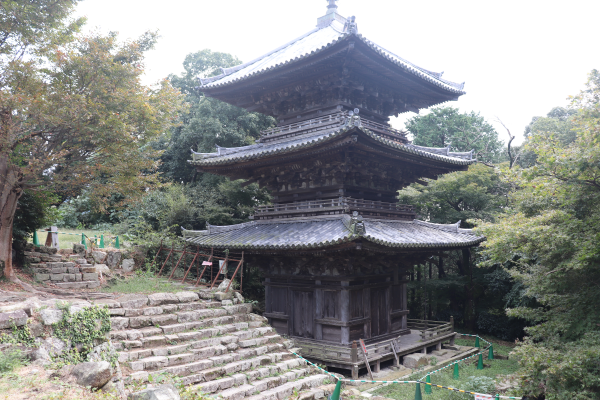 摠見寺の三重塔