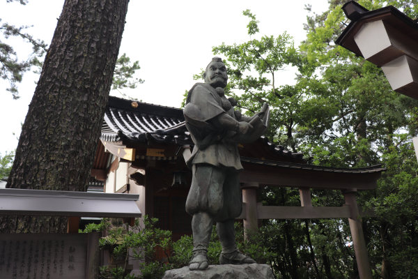 安宅住吉神社の弁慶の銅像