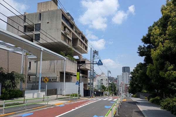 聖坂とクウェート大使館