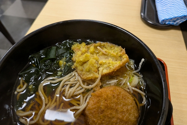 カレーコロッケそば