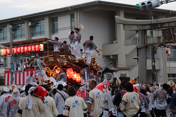 杭全神社への宮入