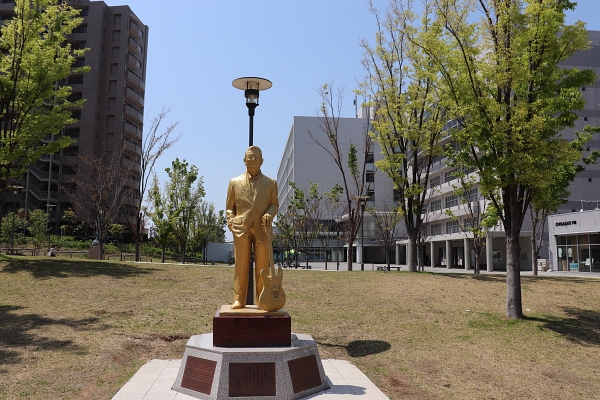 加山雄三の像