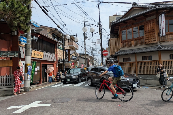 奈良街道の伏見稲荷付近