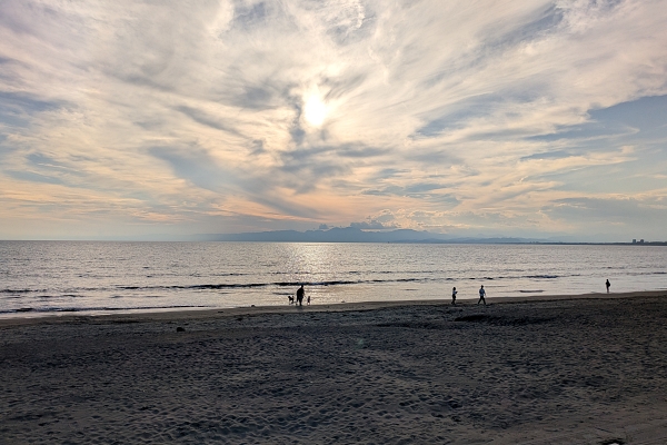 鵠沼海岸での日の入り
