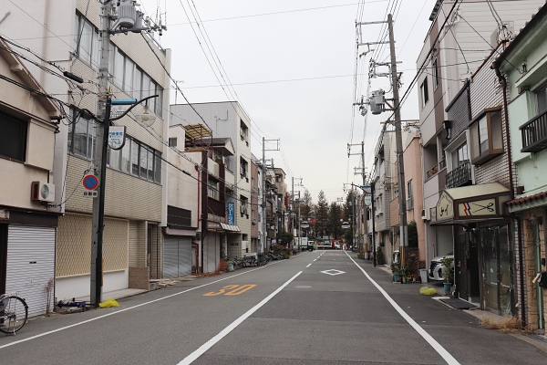 八幡屋公園への道