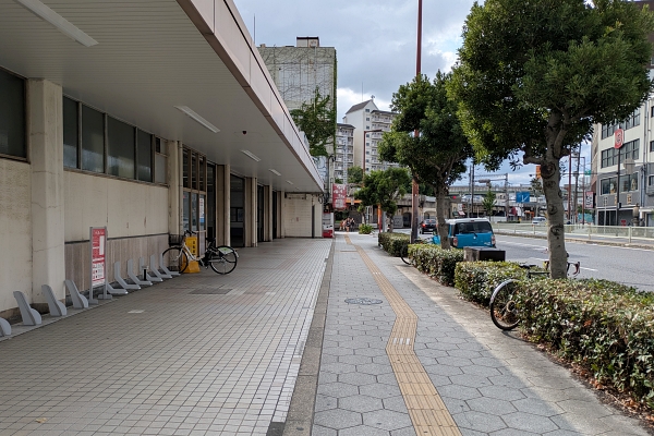 芦原橋駅前